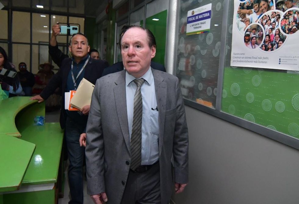 Presidente del BCB declara ante la Fiscalía por avión siniestrado con billetes