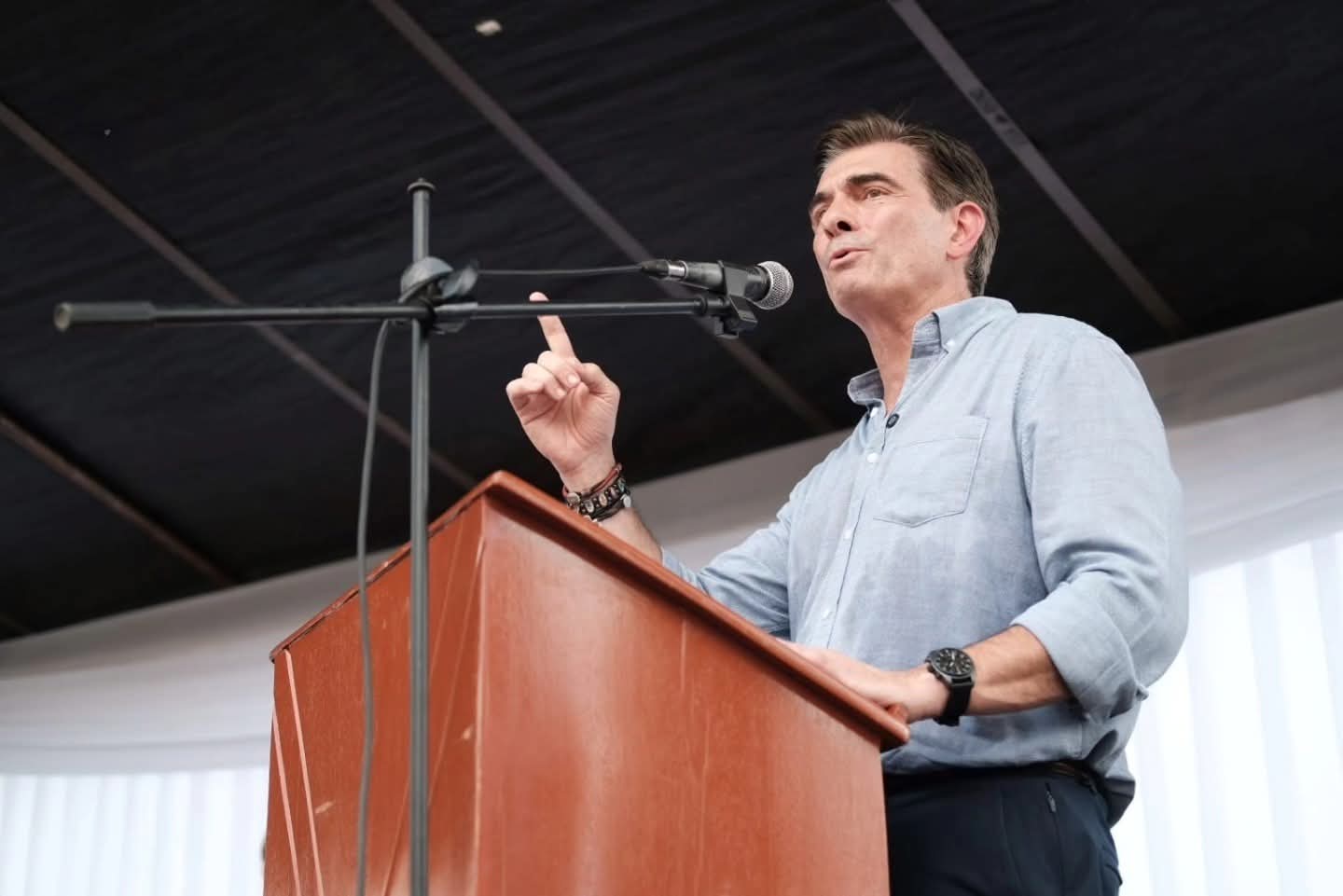 Presidente anuncia eliminación de un centenar de normas para avanzar en el proceso 50/50