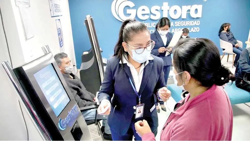 Presidente Paz dispone incremento del 18,12% a la renta de jubilados del Senasir