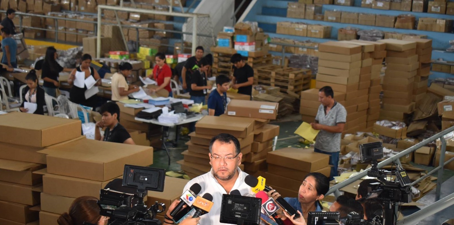 Inicia armado de maletas electorales para las Elecciones Subnacionales en Santa Cruz