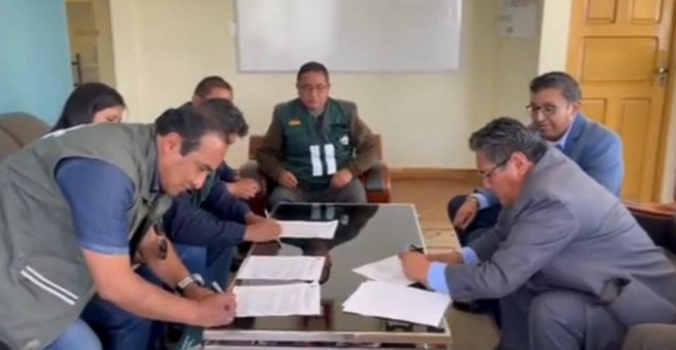 UTO y SENASAG Oruro firman convenio para fortalecer la sanidad agropecuaria
