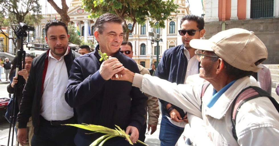 Paz reconoce demoras en pagos por combustible y anuncia procesos legales