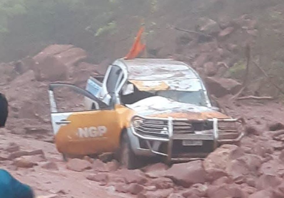 Candidato a la Gobernación de Tarija sufre accidente por derrumbe en carretera