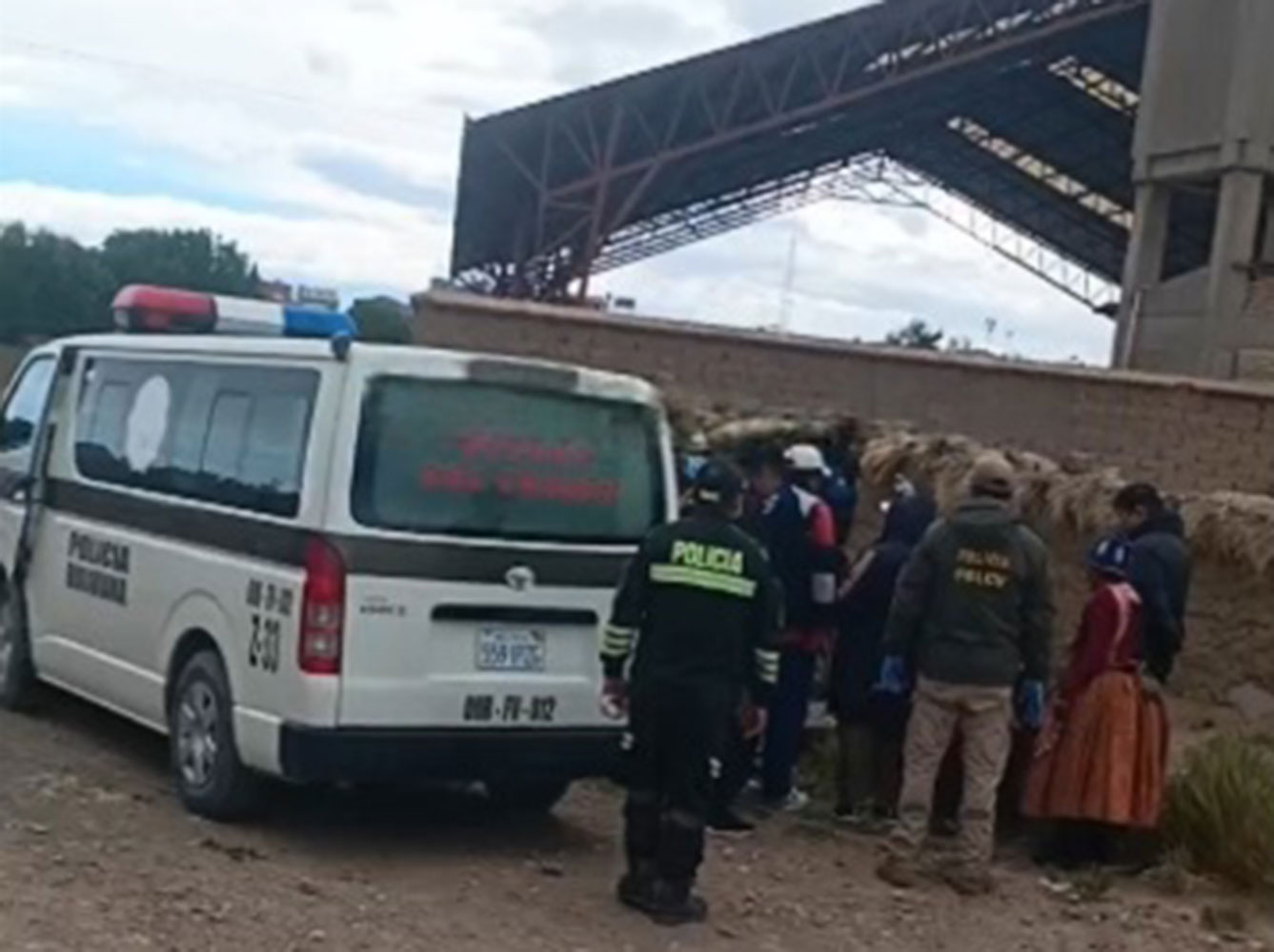 Oruro: Hallan sin vida a una mujer junto a su bebé en Caracollo; Policía investiga feminicidio