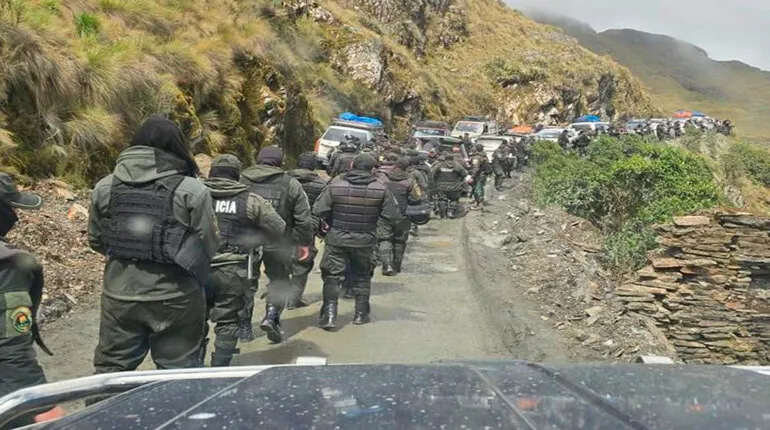 La Paz: Operativo contra minería ilegal en Sorata deriva en enfrentamientos y repliegue policial