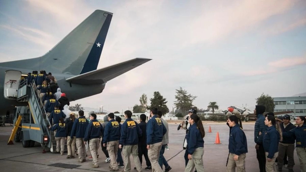 Interpol identifica a bolivianos expulsados de Chile con antecedentes por violencia y estafa