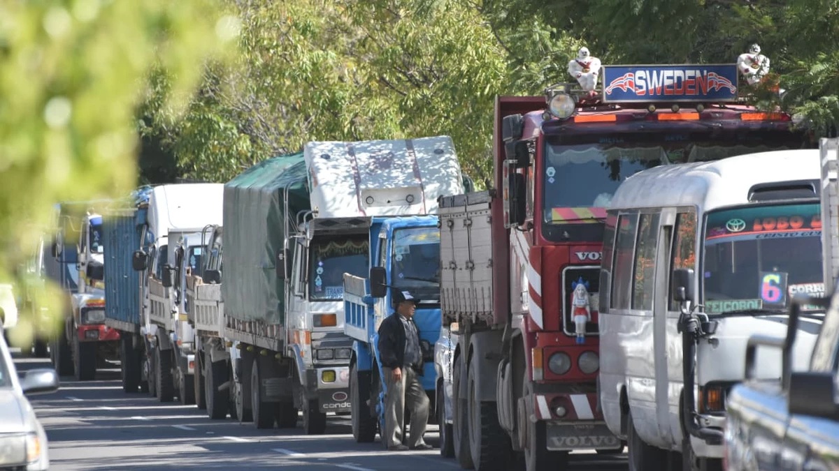 Llegarán 100 millones de litros de diésel y prevén reducir filas en Bolivia