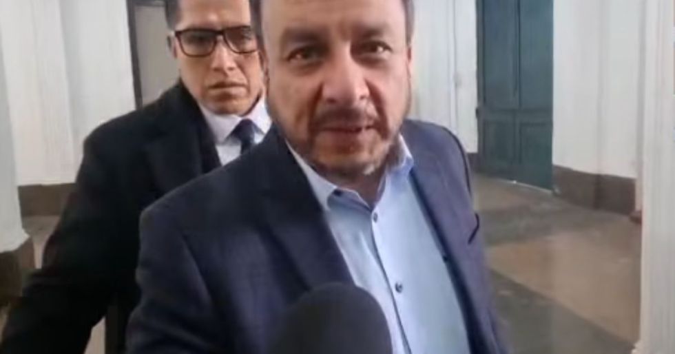 Medinaceli evita referirse a escasez de combustibles y remite consultas a YPFB