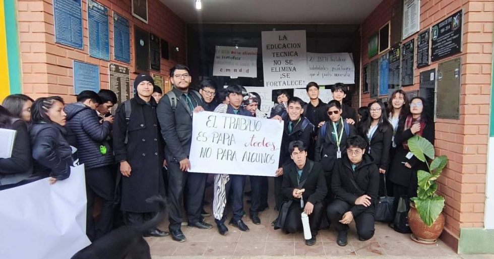 Chuquisaca: Cierre del BTH desata toma de normales en Sucre y Villa Serrano