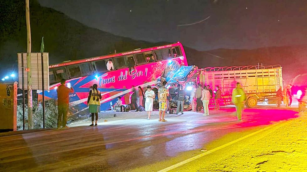 Colisión frontal en la ruta Sucre–Potosí deja al menos cinco fallecidos