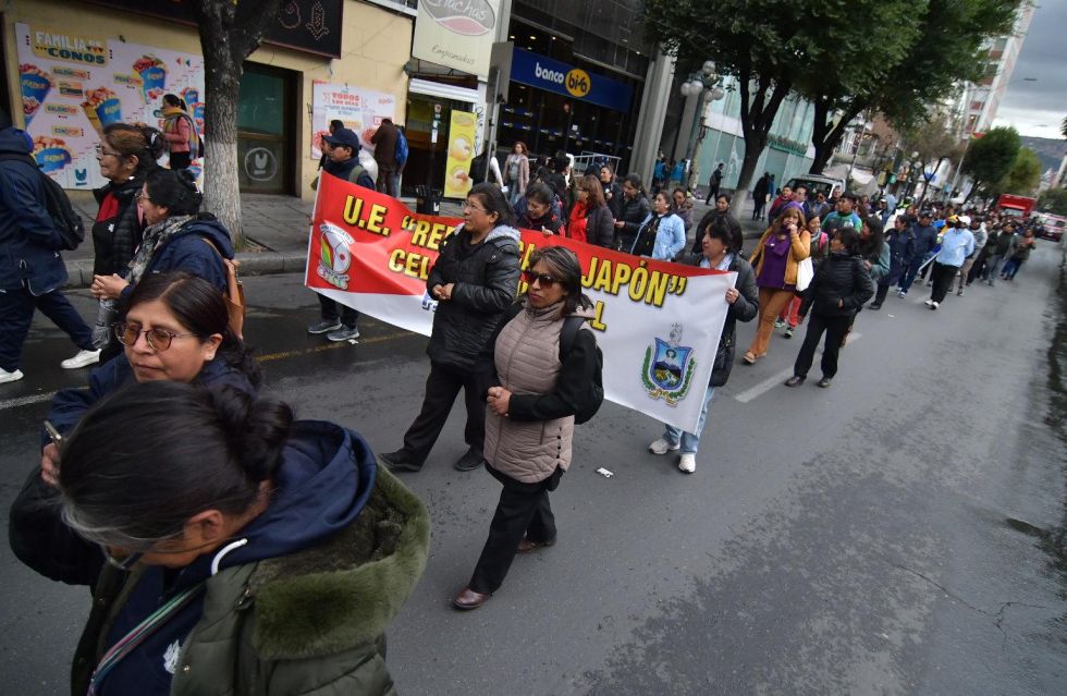 Ministra de Educación convoca a diálogo con el magisterio tras jornada de tensión