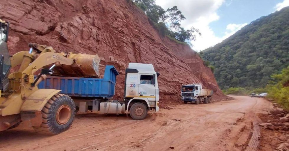 ABC reporta nueve tramos carreteros con restricciones y desvíos en el país