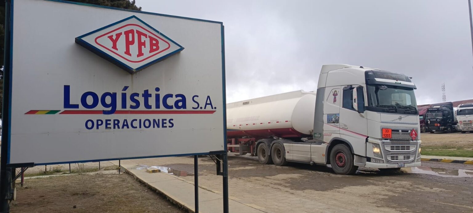 YPFB despacha 1,4 millones de litros de diésel para la ciudad La Paz