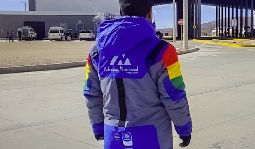 Aprehenden a cuatro personas por presunto sobreprecio en escáner de la Aduana Nacional