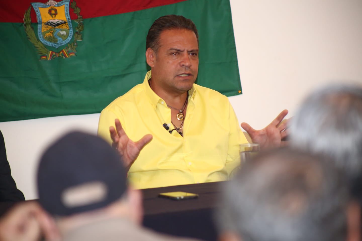 Revilla afirma no haber sido notificado por el TSE y defiende su legitimidad