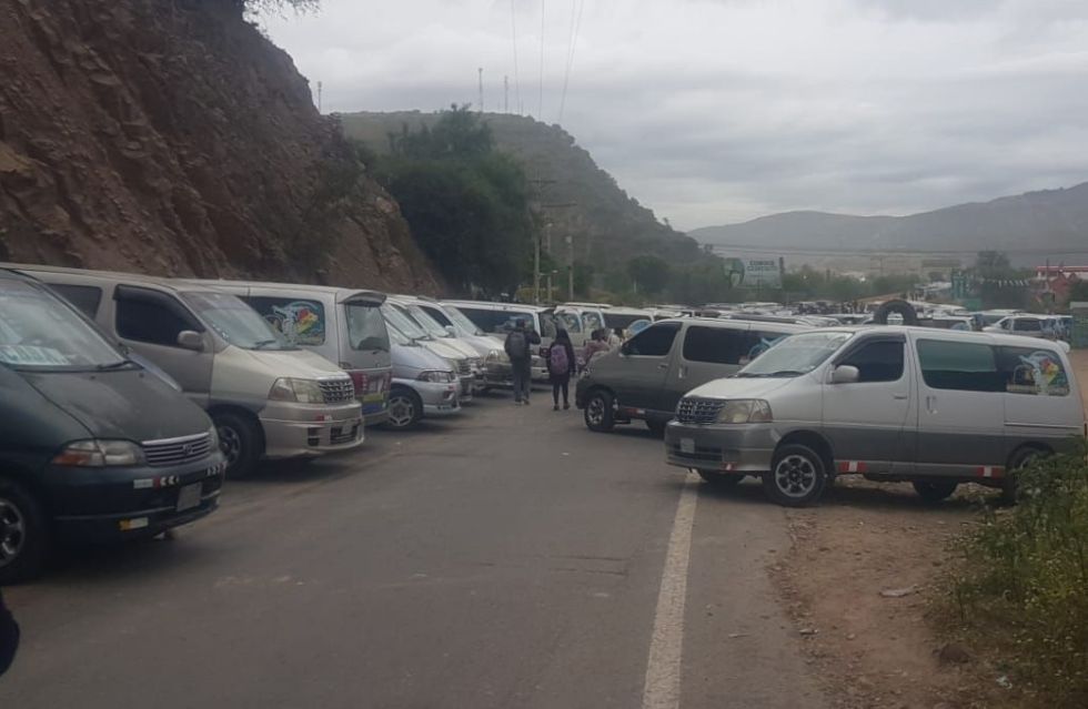 Transportistas reinstalan bloqueo en la ruta Cochabamba–occidente