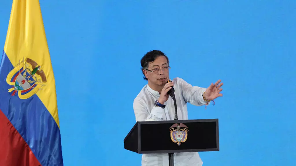 Colombia impulsa salida de la dependencia del petróleo y el carbón