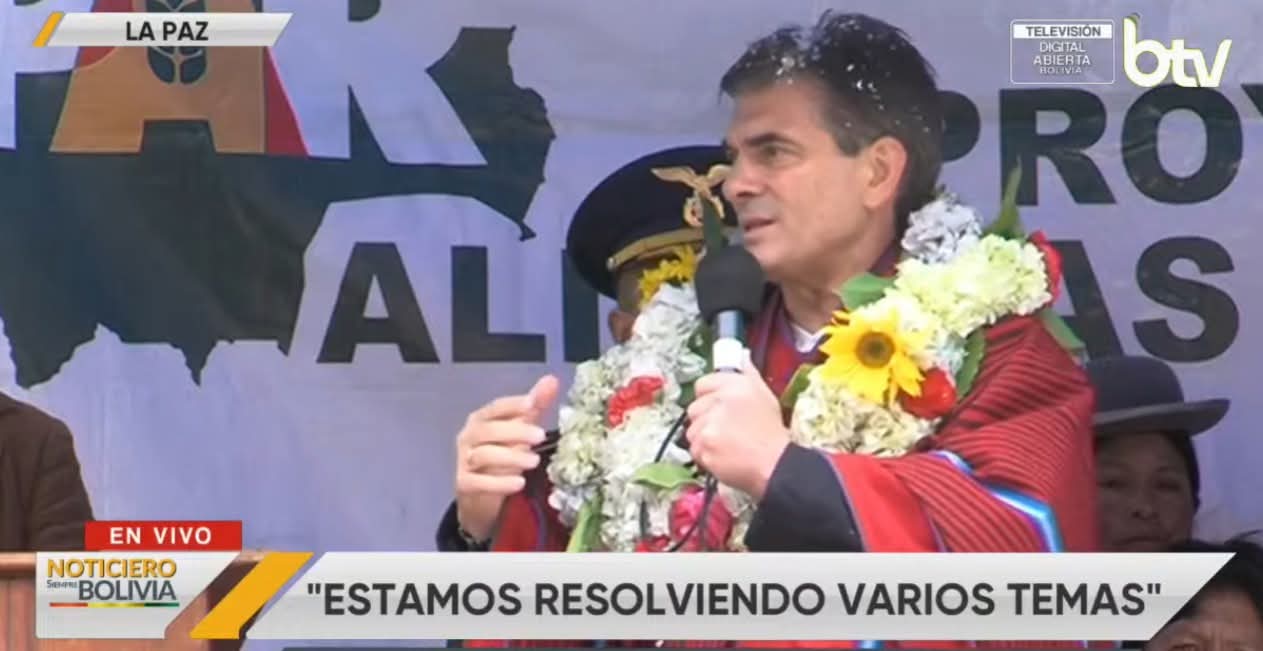 Paz admite fallas por gasolina de mala calidad y anuncia cambio de autoridades