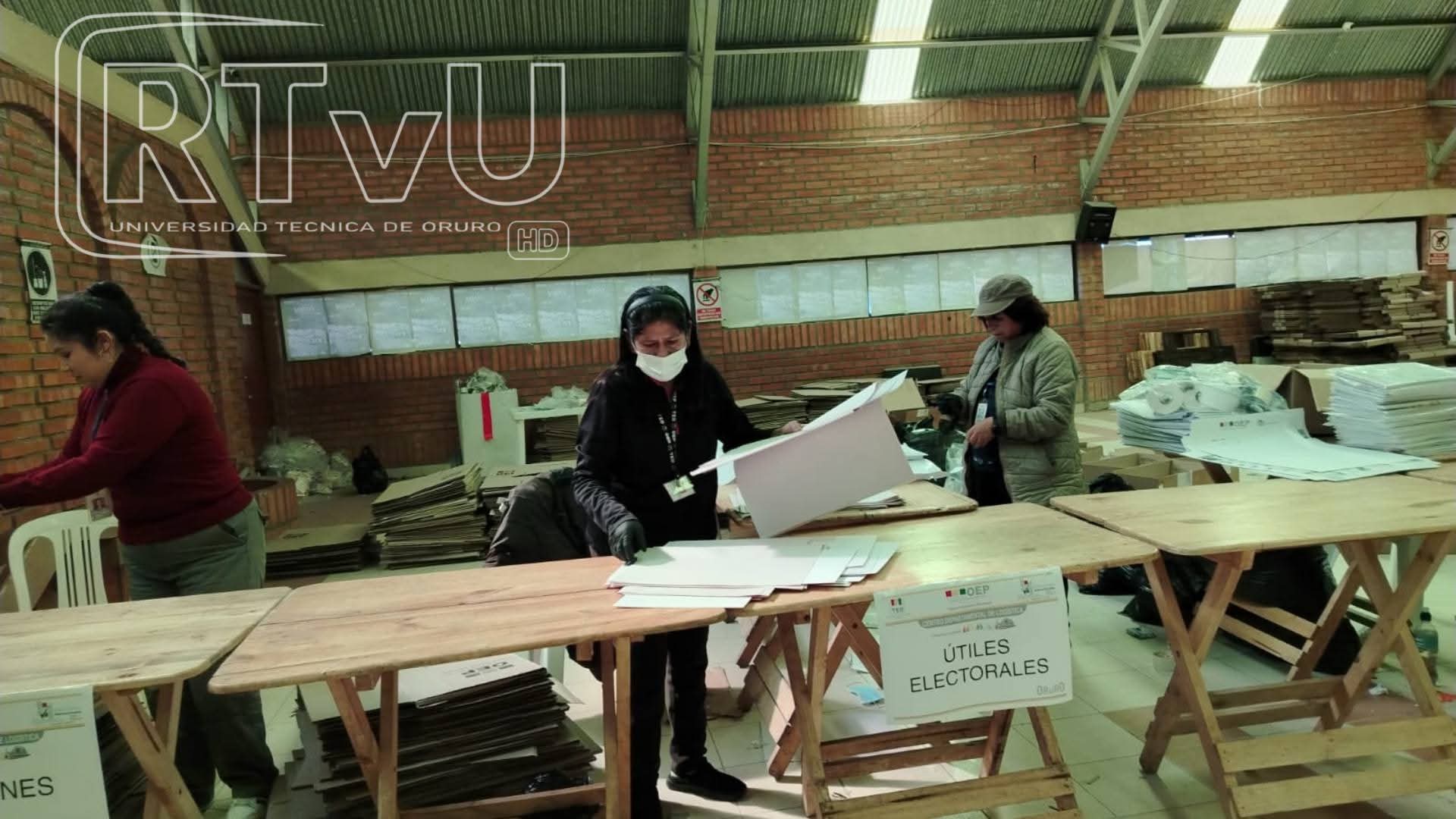 TED Oruro concluye armado de maletas electorales en tiempo récord