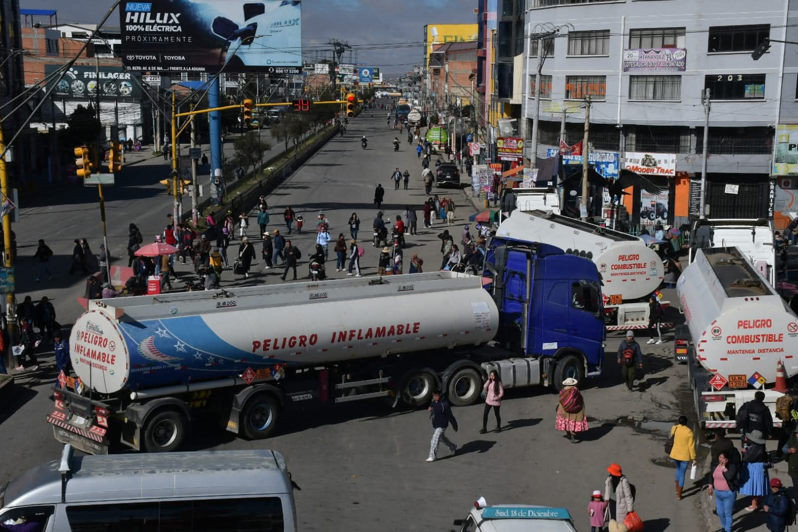 Bolivia inicia la semana con tres puntos de bloqueo en rutas estratégicas
