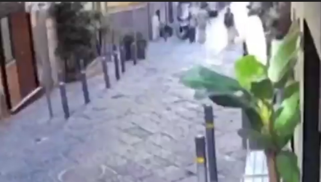 Italia: niño queda libre, pero investigan a sus padres por muerte de turista