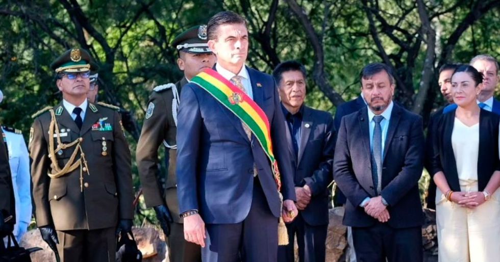 El Presiente Rodrigo Paz insta a priorizar hospitales y proyectos estructurales antes que “canchitas”