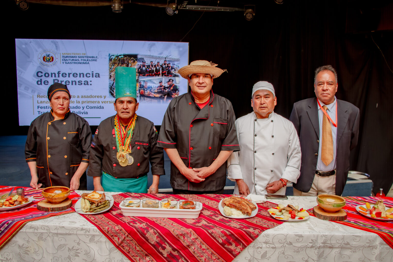 Gastrónomos reconocen a asadores bolivianos por su triunfo internacional