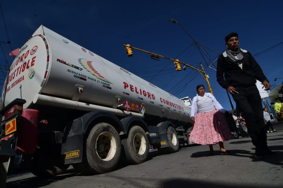 Zambrana propone cumbre nacional energética ante crisis de combustibles