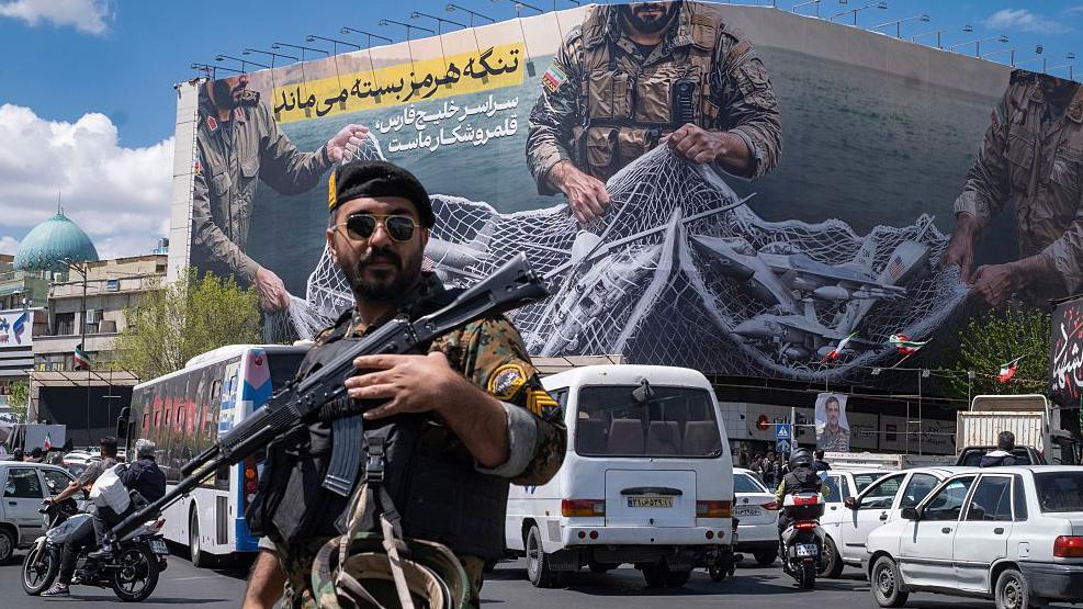 Irán vuelve a cerrar el estrecho de Ormuz y eleva tensión con EE.UU.