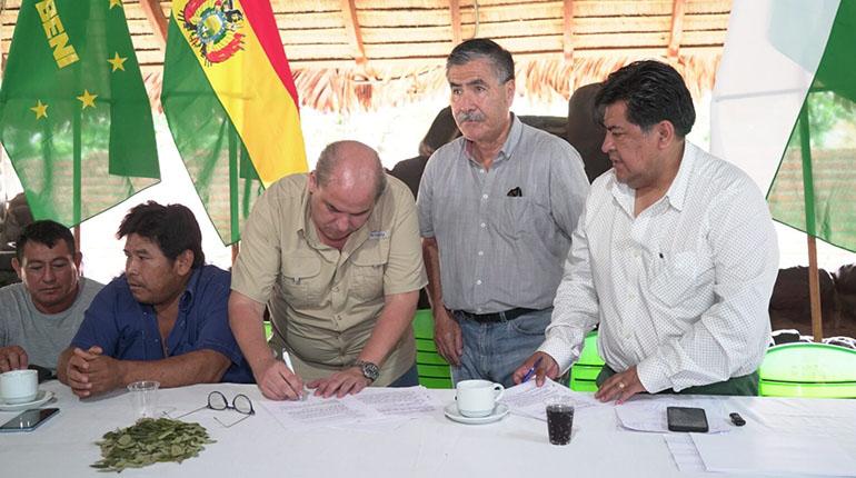 Gobierno y campesinos firman acuerdo por la Ley 1720 y suspenden marcha