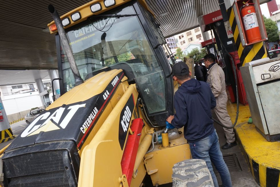 Escasez de diésel golpea al sector productivo en Bolivia