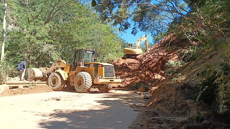 Santa Cruz: Cierran tramo La Angostura – Samaipata por derrumbe en la vía