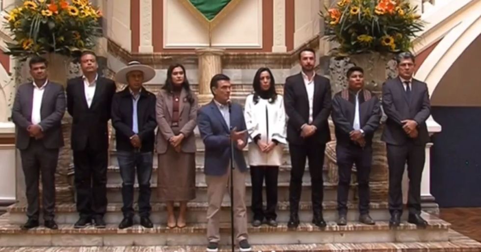 Paz y gobernadores acuerdan coordinación para enfrentar la crisis