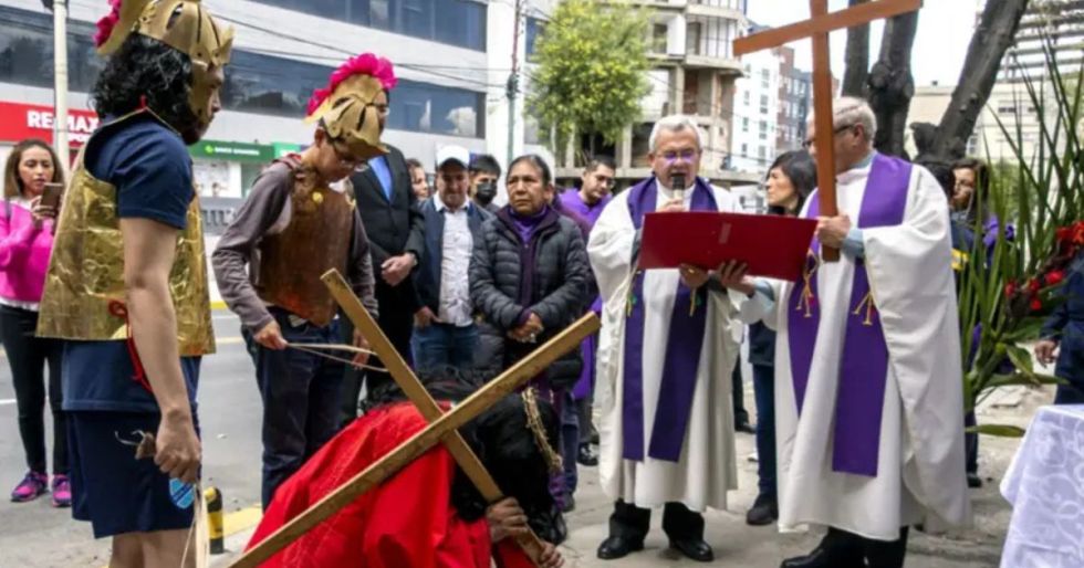 Tradiciones de Viernes Santo reflejan fe, cultura y devoción en Bolivia y distintos países