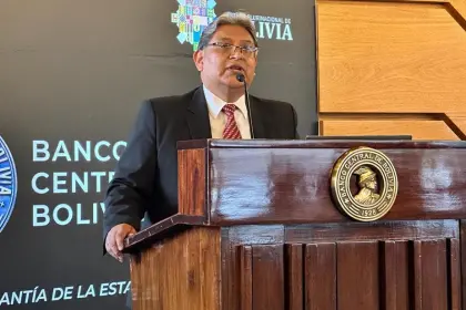 Aprehenden a expresidente del BCB designado en gestión de Luis Arce