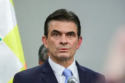 Gobierno elimina la contratación directa y apunta a transparentar licitaciones