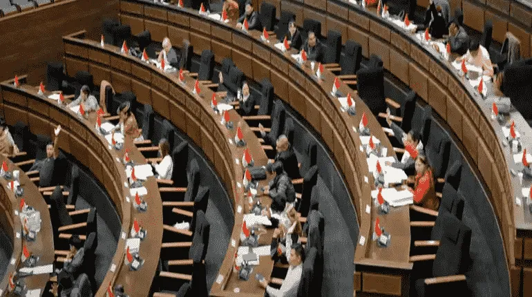 Diputados aprueban préstamo de 34 millones de euros para energía solar en La Paz