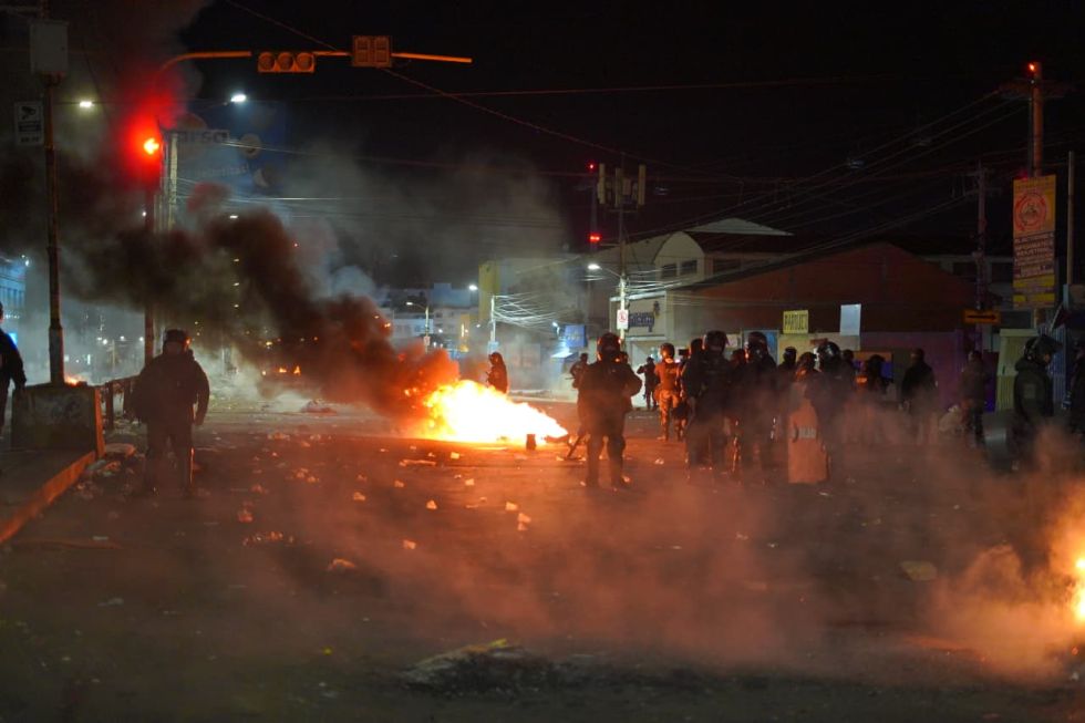 Policía y militares habilitaron vías bloqueadas en la ruta La Paz–Oruro