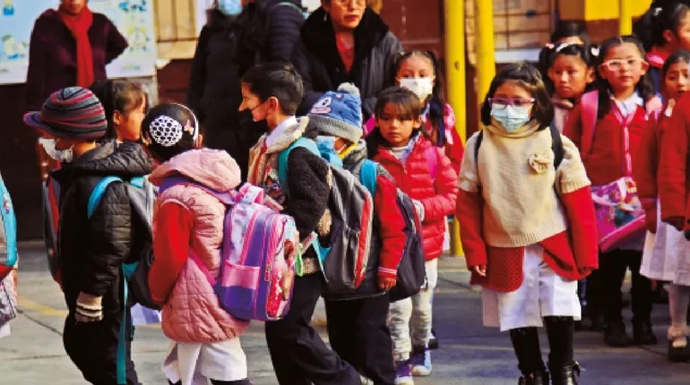Evalúan adelantar el horario de invierno en La Paz por bajas temperaturas