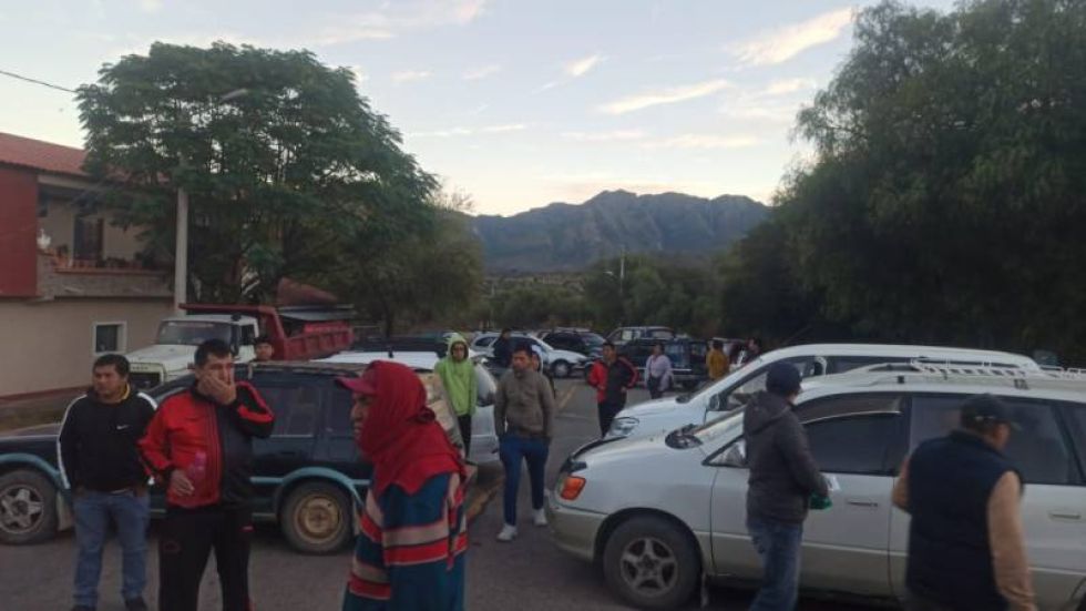 Cerca de 30 bloqueos afectan carreteras en Bolivia este martes