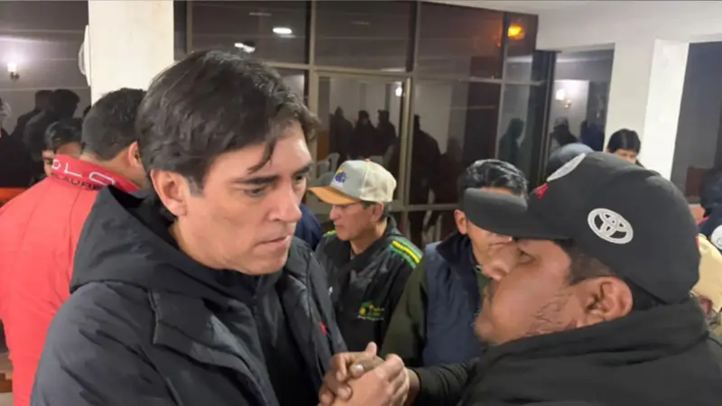 Transportistas de los Yungas analizan medidas tras diálogo con el Gobierno