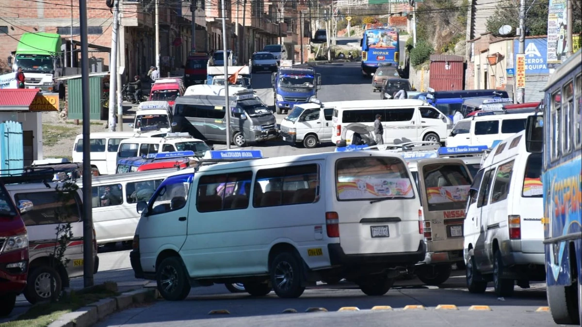 Suman 65 bloqueos en Bolivia y el Gobierno reitera convocatoria al diálogo