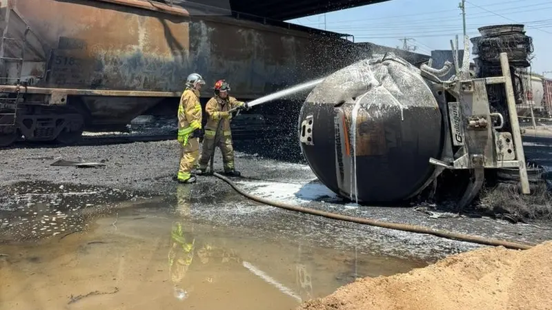 Tragedia en México: choque entre tren y cisterna provoca explosión mortal