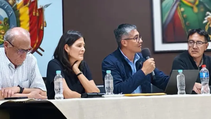 Bono de Bs 2.400 y fin de protestas: así es el acuerdo entre el Gobierno y el magisterio urbano