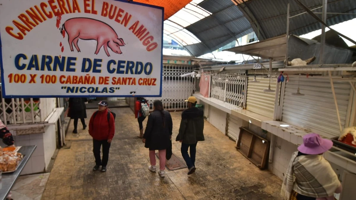 Bloqueos vacían mercados y elevan el precio de los alimentos en La Paz
