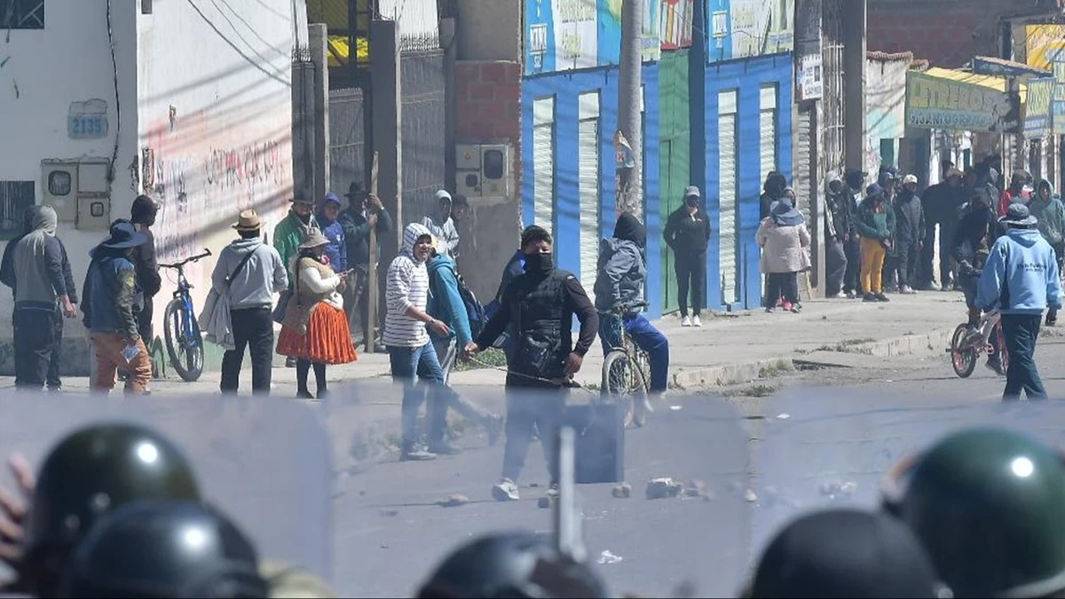 Operativos de desbloqueo dejan 50 arrestados y tres enviados a prisión en La Paz