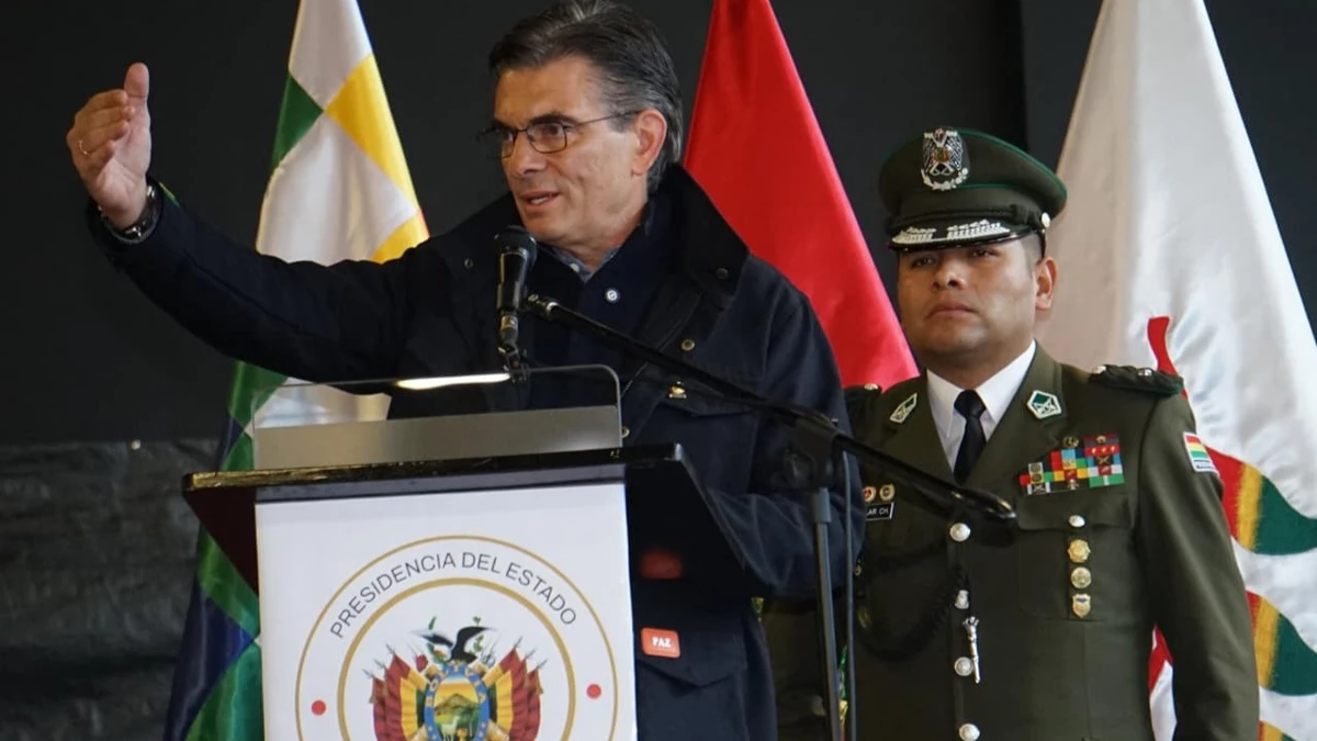 Paz convoca al diálogo y pide respaldo ante la crisis por bloqueos