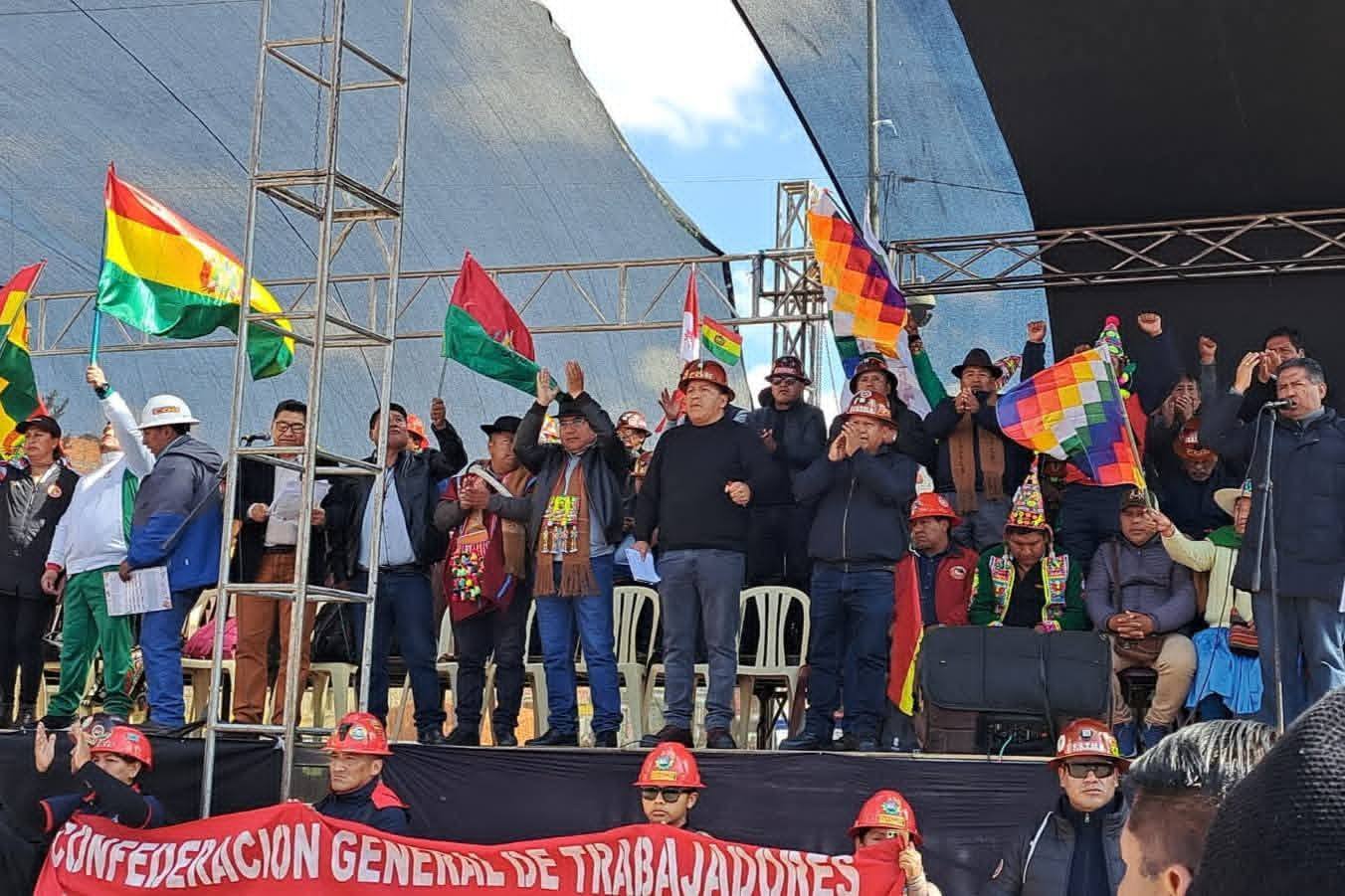 Vocero presidencial rechaza pedido de renuncia de Rodrigo Paz en cabildo de la COB