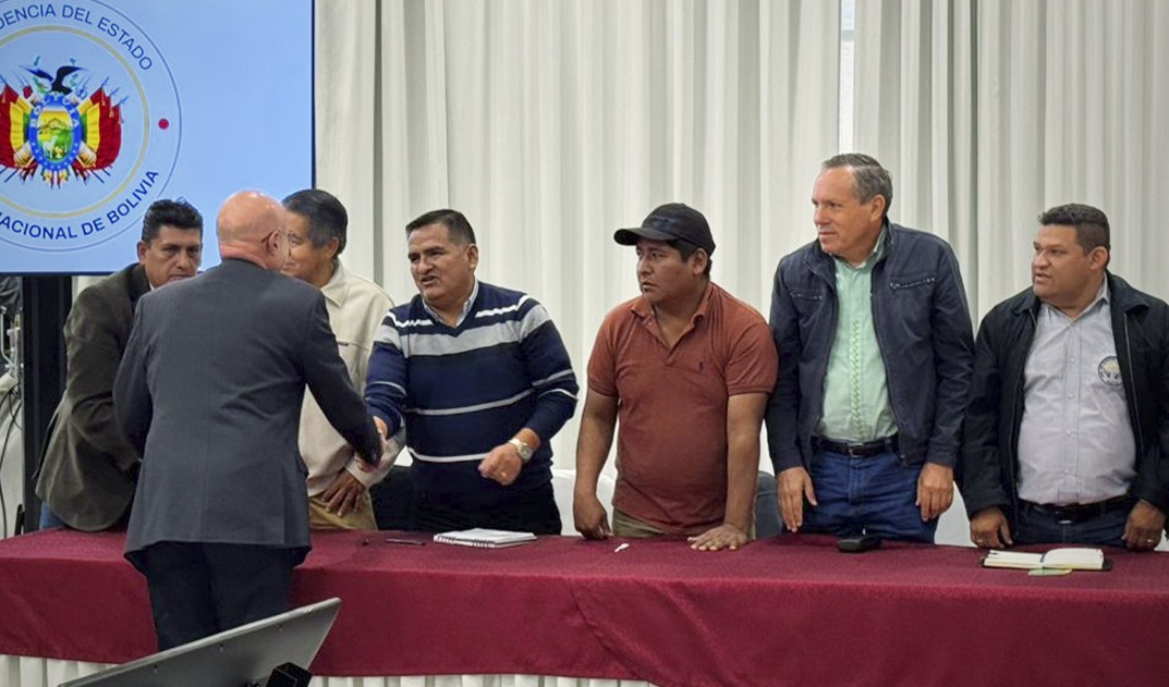 Choferes levantan bloqueos tras lograr acuerdos estratégicos con el Gobierno