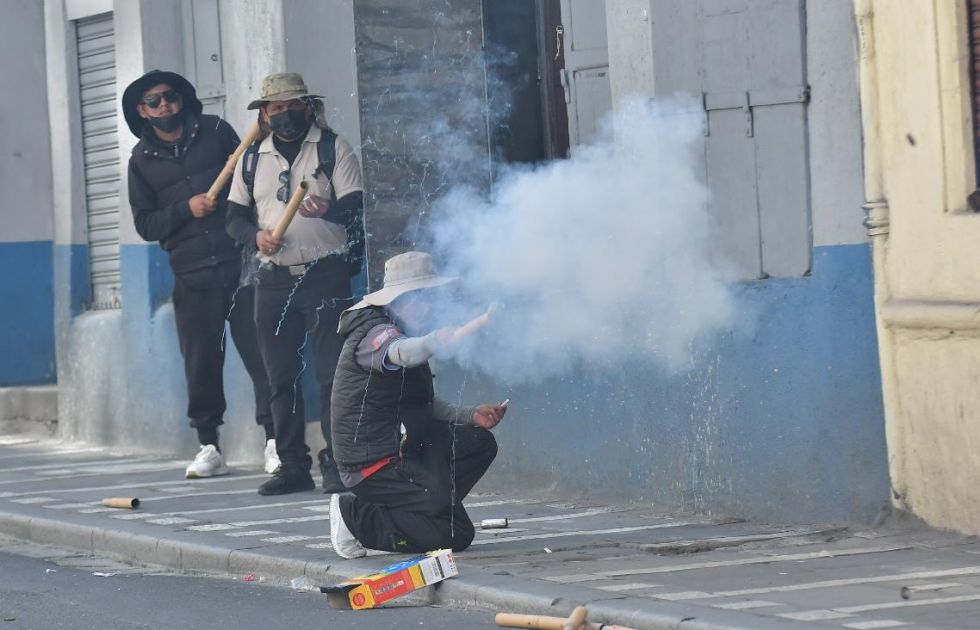 Marcha de la COB deriva en enfrentamientos con la Policía en La Paz